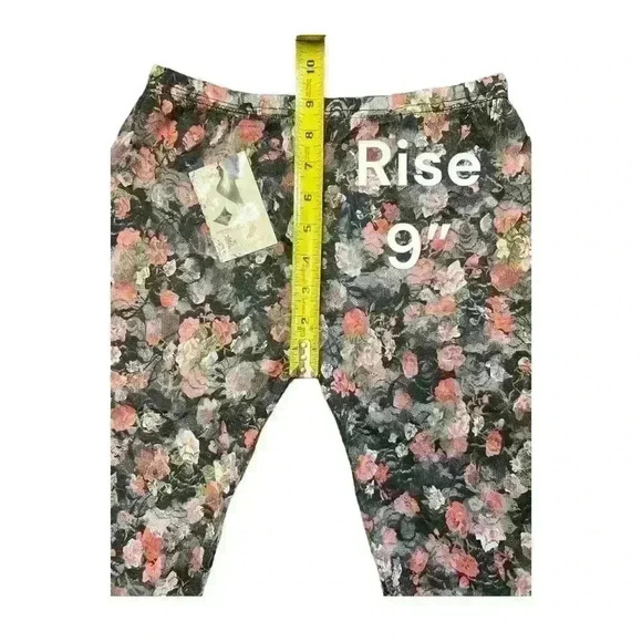 Sheer floral lacy leggings bundle - Picture 5 of 11